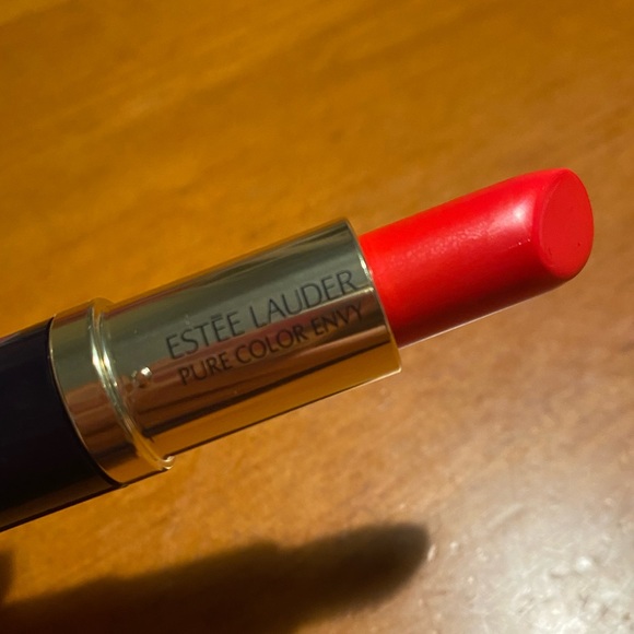 Estée Lauder Pure Color Envy Lipstick - Picture 5 of 15